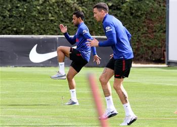 بعد شفائه من كورونا مدافع أتلتيكو مدريد يعود للتدريبات