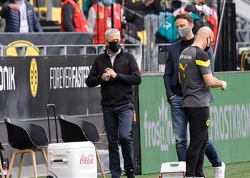 مدرب دورتموند ي علن انتهاء موسم مدافع الفريق وي ثير الشكوك حول موعد عودة رويس