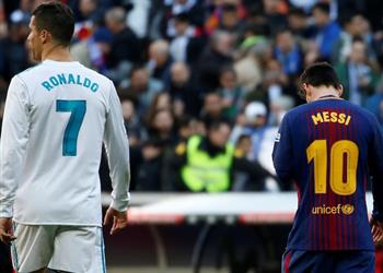 كلوب يختار الأفضل بين ميسي البسيط ورونالدو المثالي