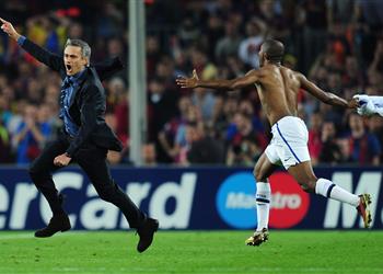 صامويل إيتو يكشف كيف أقنعه مورينيو بالانتقال إلى إنتر من برشلونة