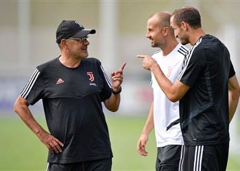 كيليني كلما تحدثنا مع ساري ذهبنا للاستحمام بسبب السجائر