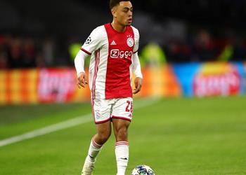 باريس سان جيرمان ينافس برشلونة على ضم ظهير أياكس