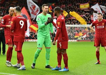 أدريان من الغريب العودة إلى أنفيلد دون سماع نشيد لن تسير وحدك