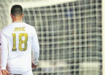 آرسنال ينسحب من صراع التعاقد مع يوفيتش