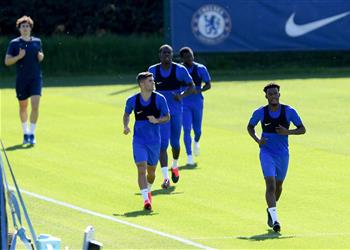 رغم احتجازه لامبارد يسمح لـ كالوم هودسون بالتدرب مع لاعبي تشيلسي