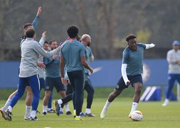 بعد جيرو تشيلسي ي جدد عقد حارس مرماه