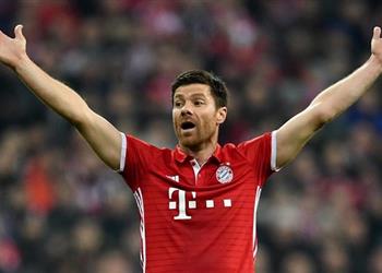 تصريحات تشافي متفاجئ من برشلونة وأرشح مدريد لدوري الأبطال