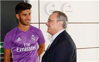 تجديد عقود بعد عودته ريال مدريد يجدد عقد أسينسيو وزيادة قيمة الشرط الجزائي