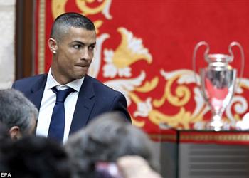 أخبار جماهير ريال مدريد يدركون أن مطالب كريستيانو من أجل تحسين عقده