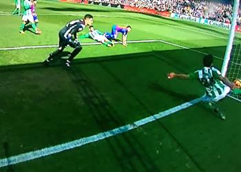 بالفيديو بعد 6 أشهر من الواقعة حكم مباراة برشلونة وبيتيس يعترف بصحة هدف ألبا