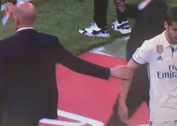 أخبار فيديو موراتا رفض م صافحة زيدان أثناء تبديله أمام إشبيلية