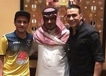 الحضري يعلق على مرافقة مصطفى فتحي في التعاون السعودي