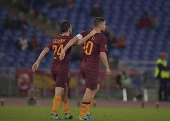 سوشيال_بطولات فلورينزي يودع توتي بقصيدة