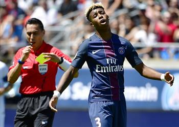 تقارير باريس سان جيرمان يقترب من زيادة راتب لاعبه بنحو 2450 عن عقده القديم