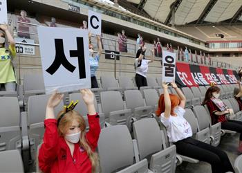 غرامة مالية كبيرة على فريق كوري استخدم دمى جنسية بدل ا من الجمهور