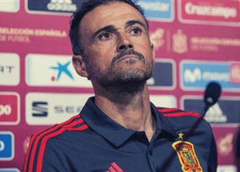 إنريكي كرة القدم بدون جمهور مثل الرقص مع شقيقتك