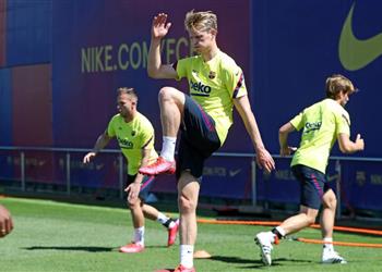 دي يونج أشعر بحالة جيدة بتدريبات برشلونة وسعيد بعودة الدوري الألماني