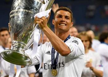 صورة كريستيانو رونالدو يحتفل بذكرى العاشرة مع ريال مدريد