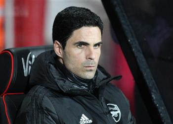 آرسنال ينافس برشلونة وليفربول على مدافع إشبيلية