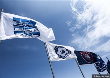 كوكا وغزال يقتربان من المستطيل الأخضر الدوري اليوناني يعود في بداية يونيو رسمي ا