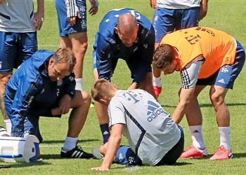 إصابة قوية لمدافع بايرن ميونخ قبل مباراة دوسلدروف بالدوري الألماني