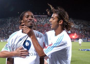 مدرب مارسيليا السابق ميدو ودروجبا تشاجرا في طائرة بسبب مضيفة