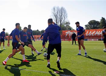 أتلتيكو مدريد يعلن إصابة مهاجمه أنخيل كوريا