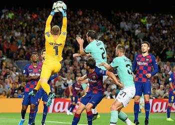 مدافع برشلونة على طاولة إنتر ميلان لحسم صفقة لاوتارو مارتينيز