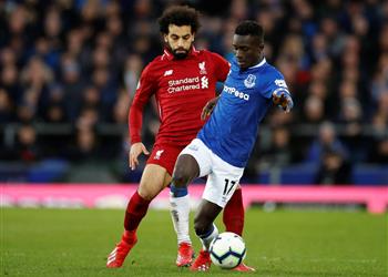 صحفي إنجليزي يكشف الملعب المرجح لاستضافة مباراة ليفربول وإيفرتون