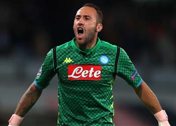 حارس نابولي نستعد لنهائي كأس إيطاليا ثم سنفكر في برشلونة