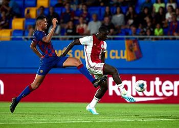 تشيلسي يتفوق على ريال مدريد ويوفنتوس في سباق التعاقد مع مدافع برشلونة