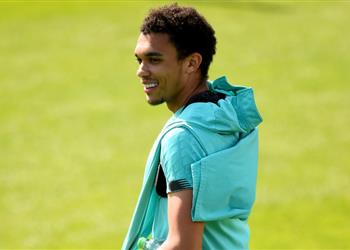 أرنولد ي حذر إيفرتون قبل ديربي الميرسيسايد ويؤكد م ستعدون لاستئناف الدوري الإنجليزي