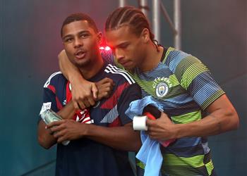 رئيس بايرن ميونخ يغازل ليروي ساني شخصية مثيرة للاهتمام