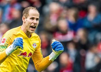 فيديو حارس لايبزيج يصنع هدف ا أمام كولن في الدوري الألماني