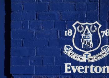 إيفرتون يتعرض لضربة قوية قبل استئناف الدوري الإنجليزي