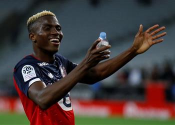 هدف ليفربول مدرب نيجيريا أوسيمين يستطيع اللعب في الدوري الإنجليزي