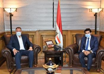 وزير الرياضة يستقبل محمود الخطيب لبحث كيفية رد تبرعات تركي آل الشيخ