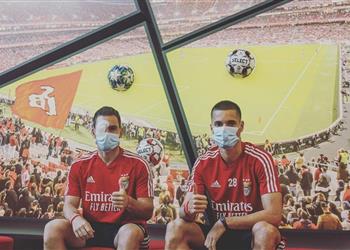 بعد الرشق بالحجارة من جماهير النسور إصابة ثنائي بنفيكا ونقلهما للمستشفى