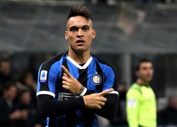 منافس إنجليزي جديد يصارع برشلونة على ضم لاوتارو