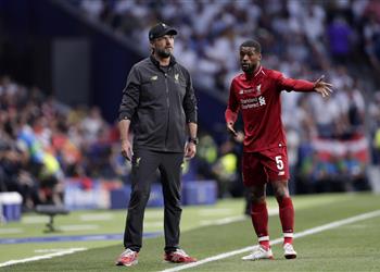 كلوب يحاول إقناع فينالدوم بتجديد عقده وبرشلونة يترقب