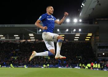 مدرب إيفرتون السابق يكشف حقيقة اهتمام برشلونة بضم ريتشارلسون