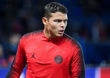 آرسنال يقود منافسة خماسية إنجليزية على تياجو سيلفا