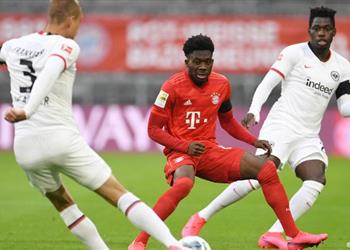 صورة لمواجهة العنصرية انتراخت فرانكفورت يرتدي قميص ا خاص ا أمام بايرن ميونخ