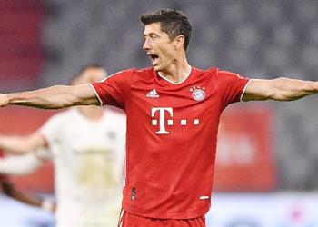 ليفاندوفسكي يحقق رقم ا مميز ا بهدفه في مباراة بايرن ميونخ وفرانكفورت