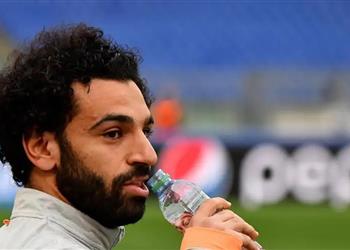 لشرب الماء ديلي ميل الدوري الإنجليزي يوافق على راحة استثنائية أثناء المباريات