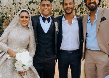 مصطفى محمد وزعت كمامات ومعقمات في كتب كتابي وأتمنى الاحتراف بعد زواجي