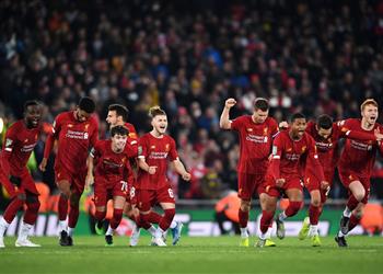 رسمي ا ليفربول يجدد عقد موهبته الشابة حتى 2022