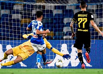 رقم تاريخي لـ ميرتينز في نابولي بعد هدفه أمام إنتر ميلان