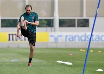 مهاجم إيطاليا السابق إذا كنت مدير ا لـ مارسيليا سأتعاقد مع هيجواين