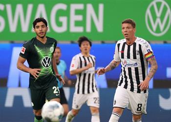 فولفسبورج يهنئ عمر مرموش بظهوره الأول في فوكسفاجن أرينا